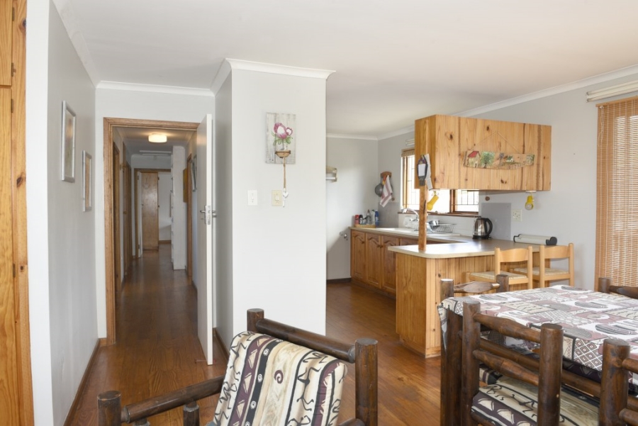 4 Bedroom Property for Sale in Heuningkloof Western Cape